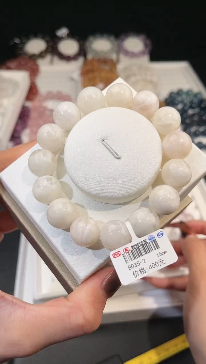 【闪购商品】水晶手链未镶嵌多样性发一白雪花15mm