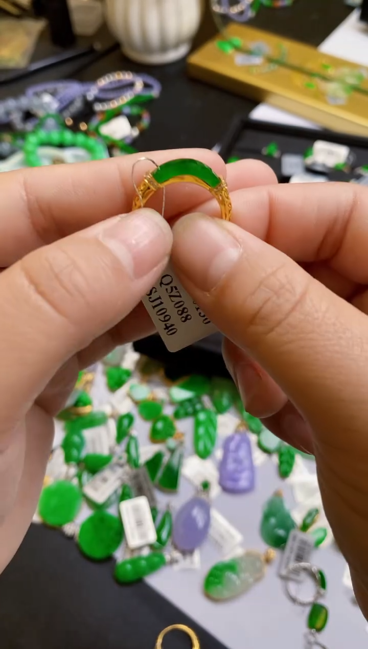 【闪购商品】翡翠颈饰18K金镶嵌戒指