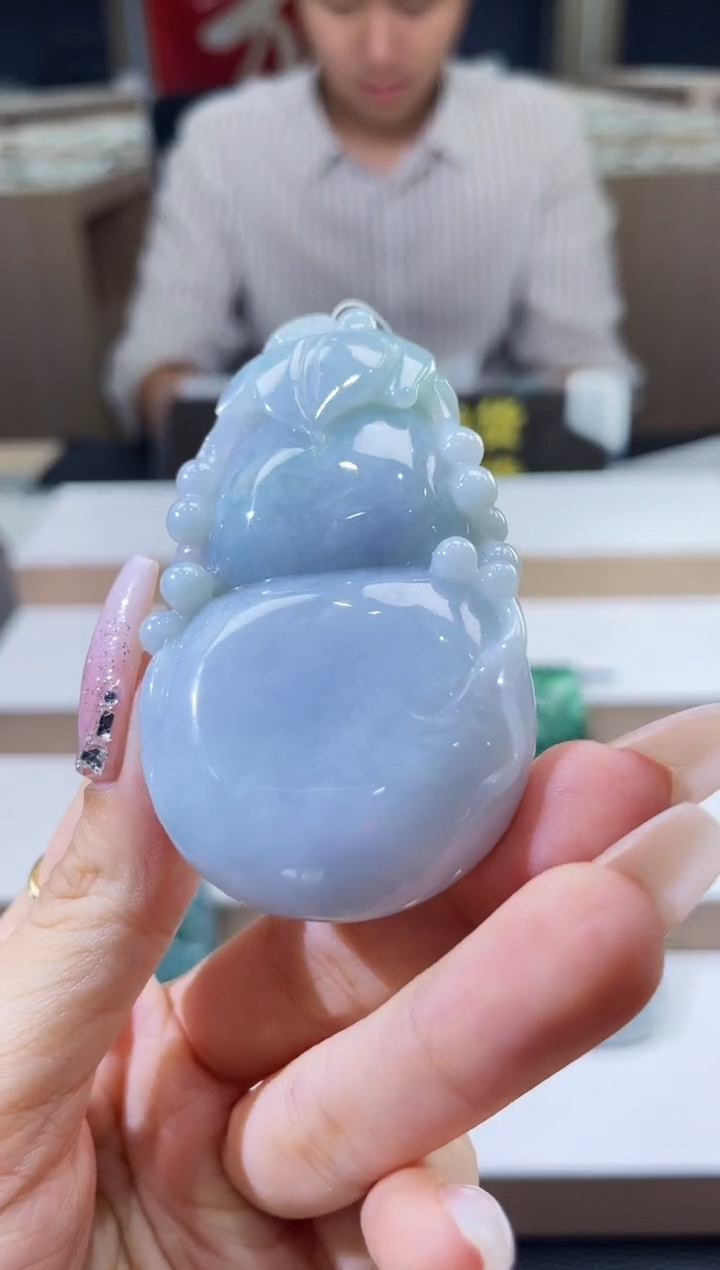 翡翠未镶嵌颈饰多样性发其一