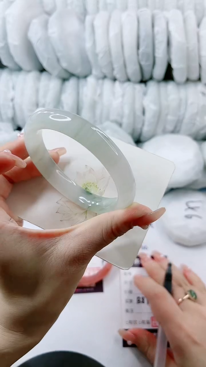 【闪购商品】石英质玉手镯未镶嵌多样性发货B87