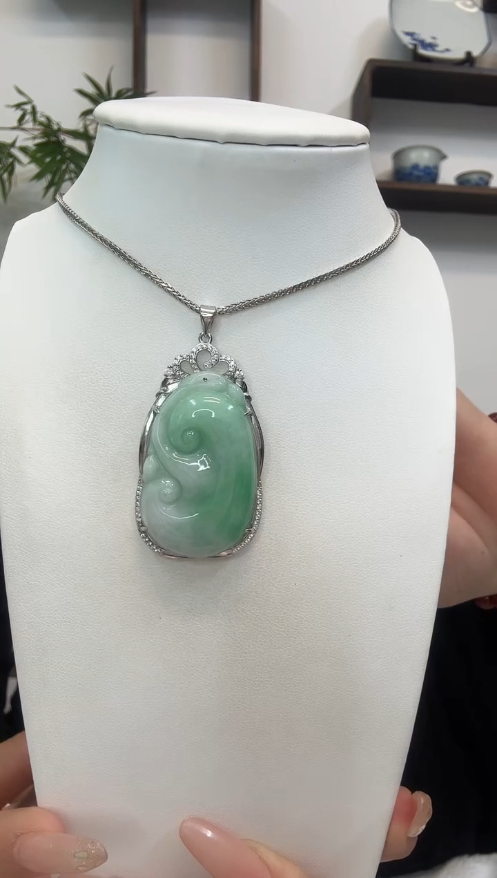 吊坠(赠链)银S925镶嵌翡翠如意