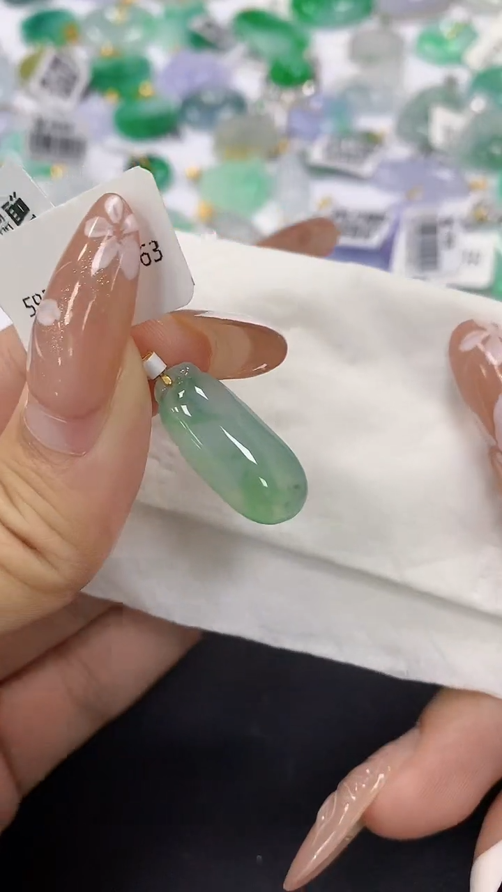 颈饰18K金镶嵌翡翠a货假一赔三支持复检百元上9元证书费自理