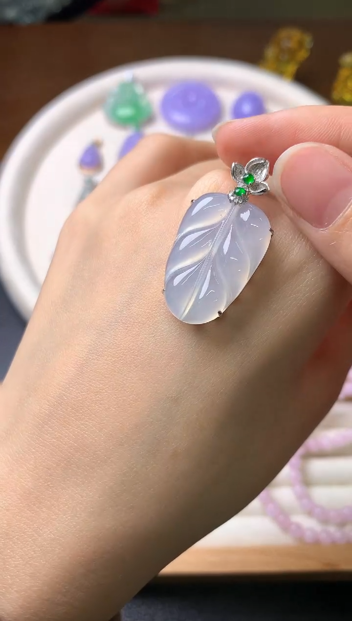 【闪购商品】翡翠吊坠(赠链)18K金镶嵌吊坠