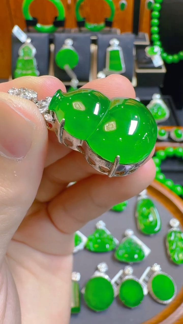 吊坠(赠链)未镶嵌翡翠天然A货翡翠