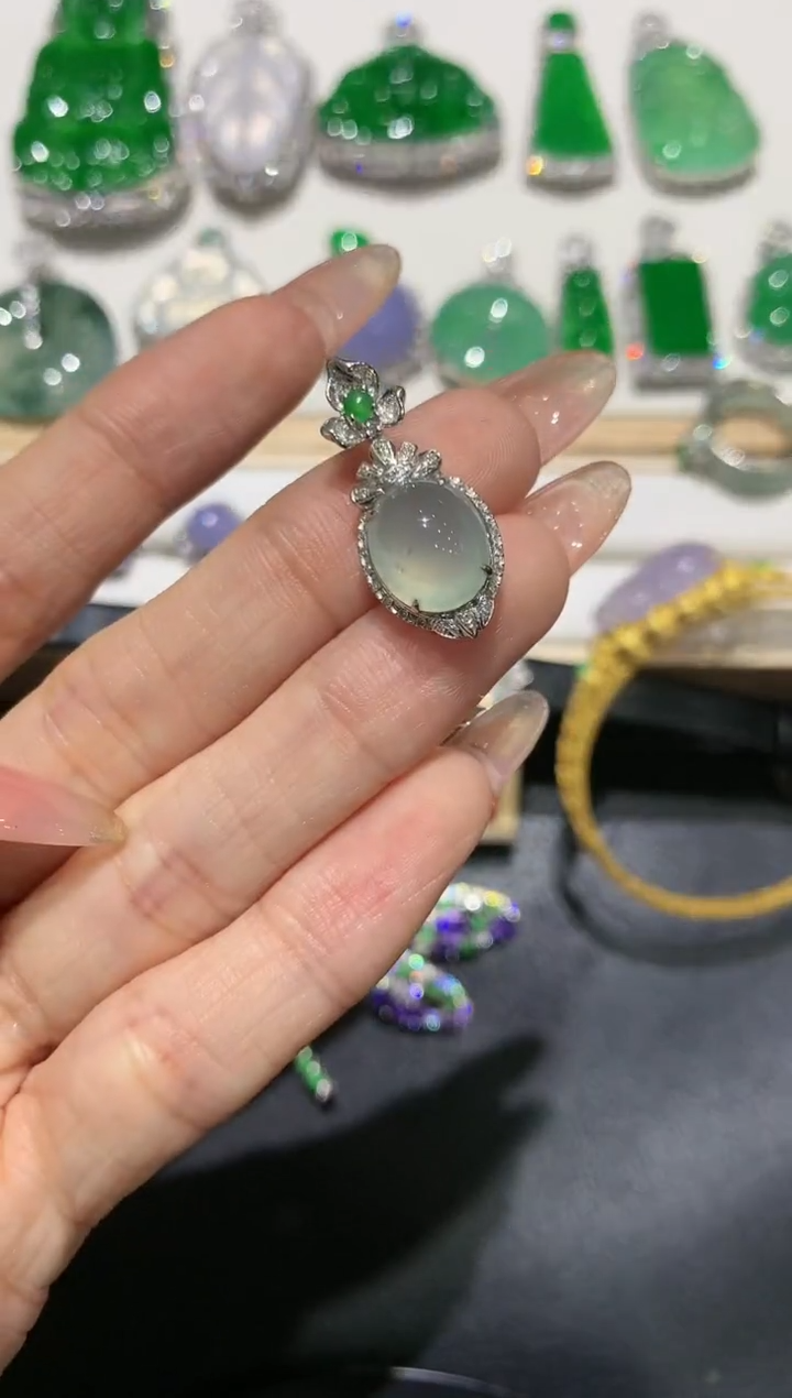 【闪购商品】翡翠吊坠(不含链)18K金镶嵌团购1