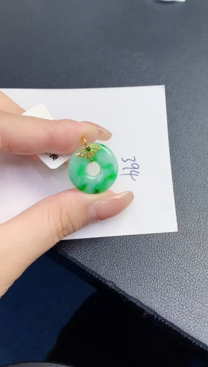 翡翠18K金镶嵌颈饰0000000000