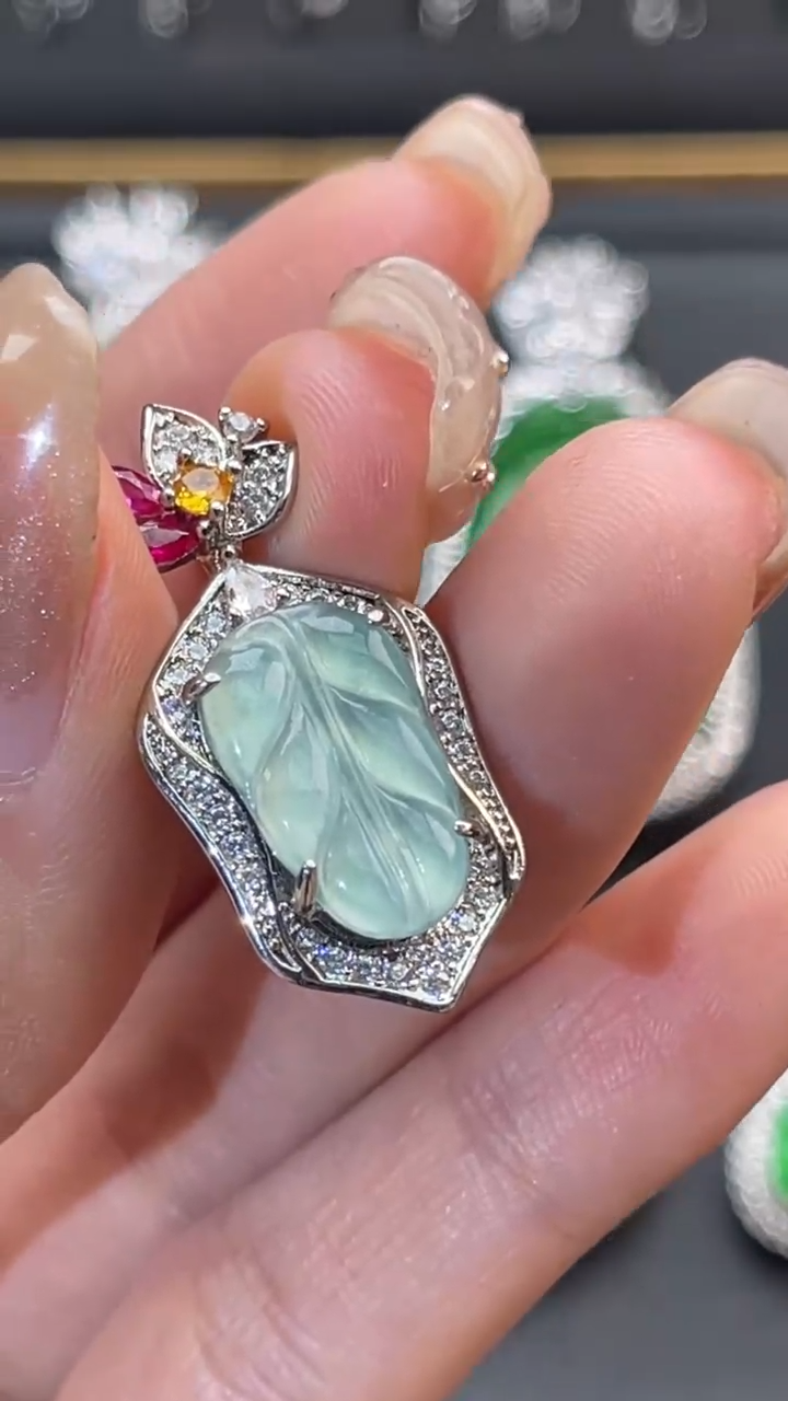 【闪购商品】翡翠颈饰合金叶子吊坠