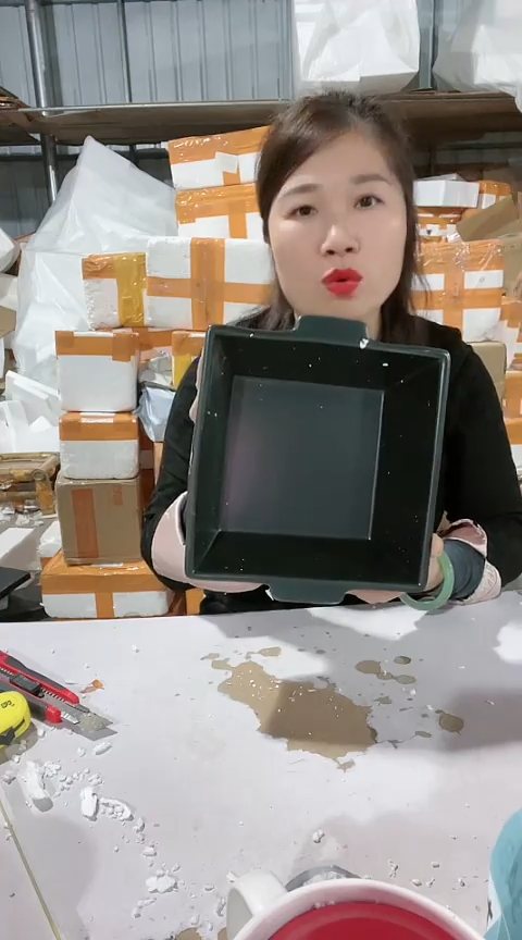 【闪购商品】瑕疵黑色四方锅不带盖