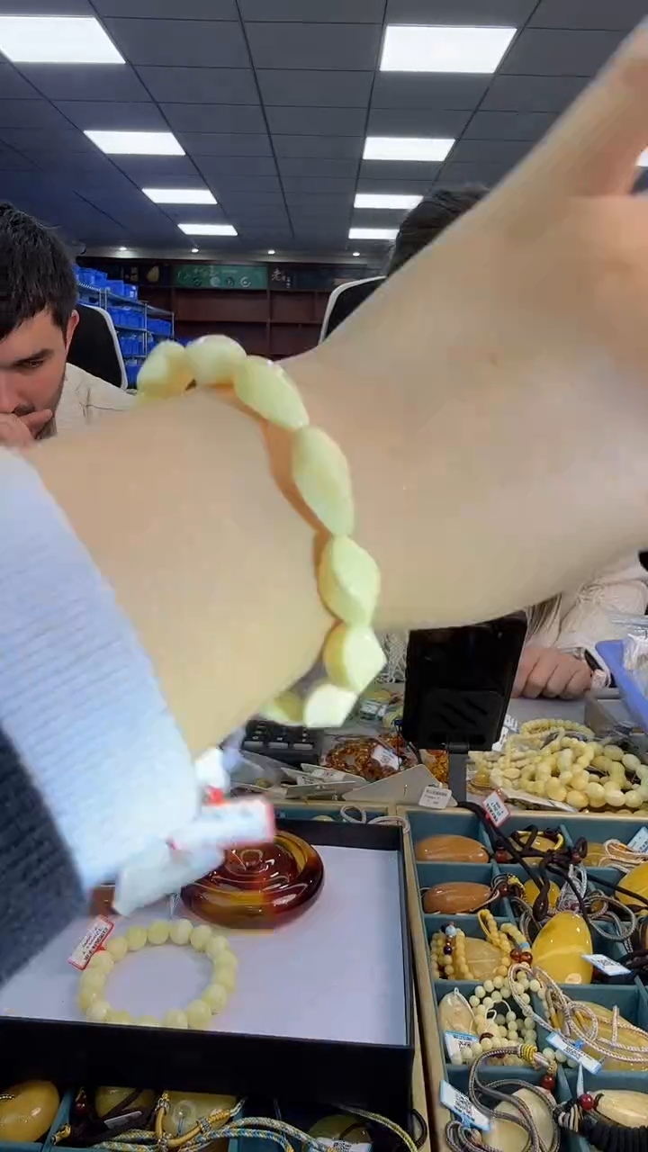 手链琥珀未镶嵌122秒拍号 假一罚三 