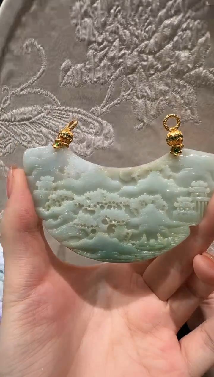 翡翠未镶嵌颈饰国风