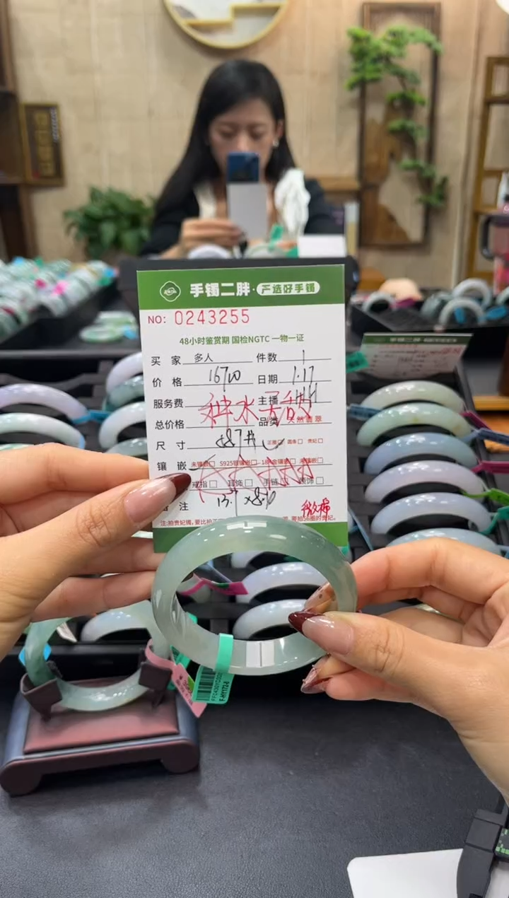 【闪购商品】翡翠手镯未镶嵌多人