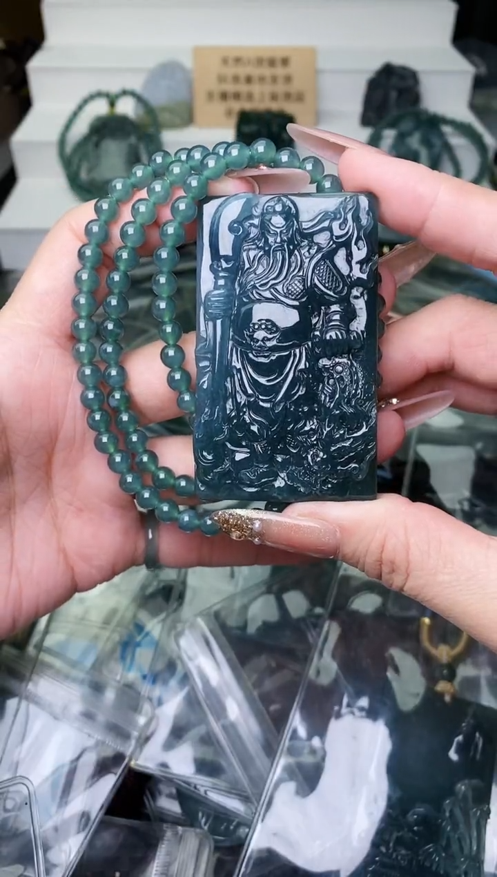 颈饰未镶嵌翡翠 