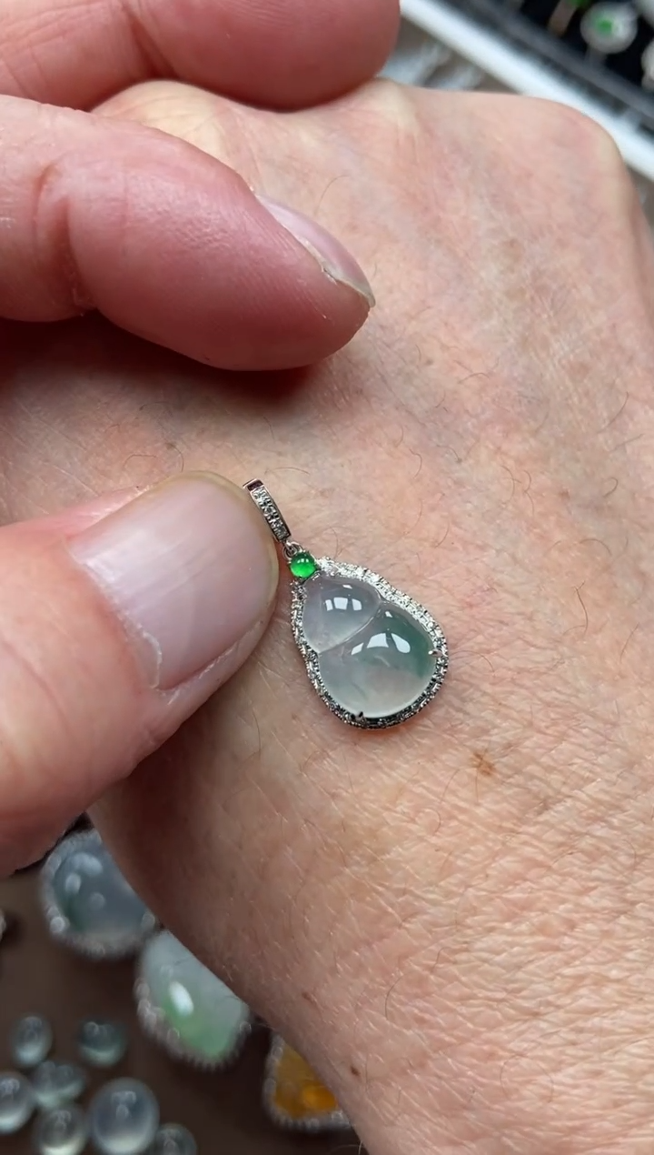 【闪购商品】翡翠吊坠(不含链)18K金镶嵌葫芦