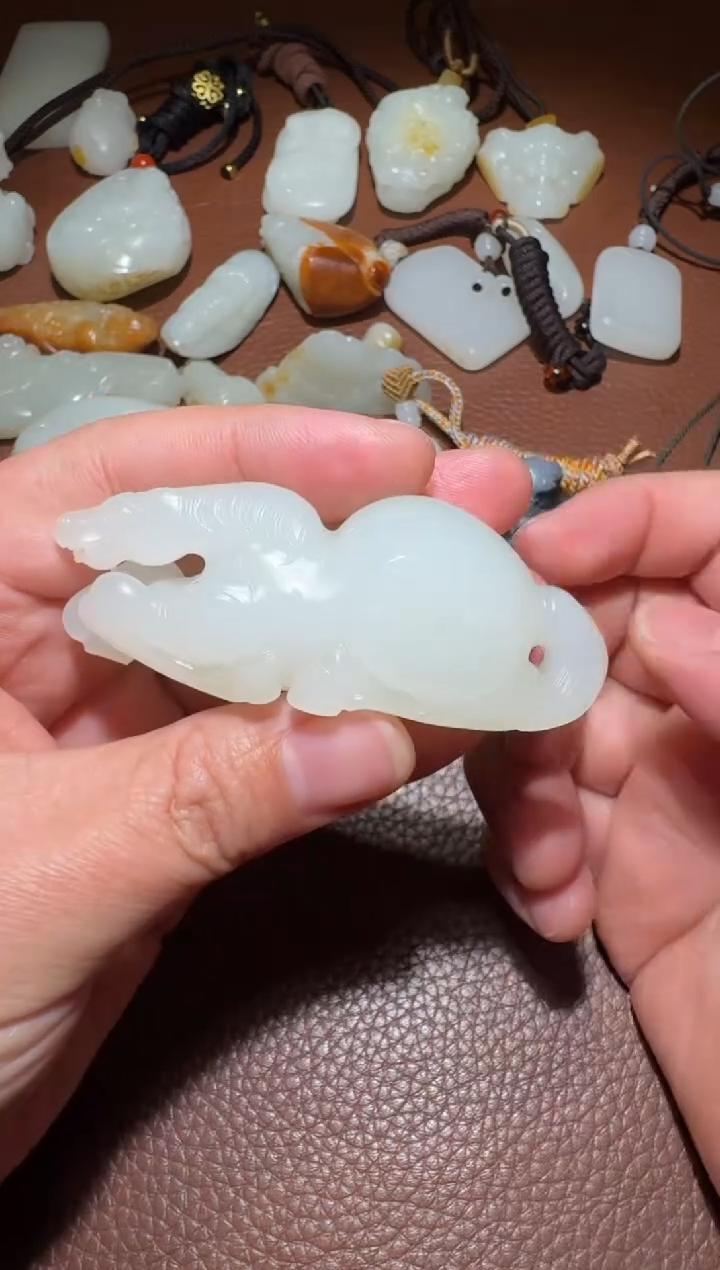 未镶嵌和田玉挂件惊*和田玉