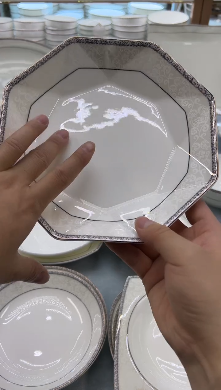 骨瓷玲珑8钻石2个 