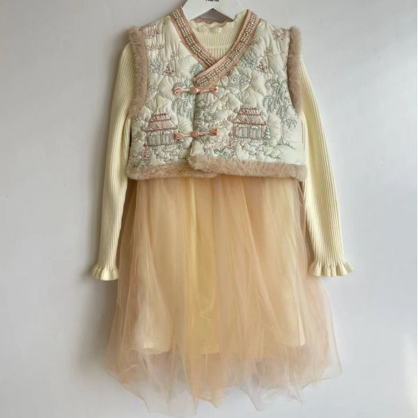 国风儿童套装，绣花马甲 + 纱裙，潮流小萌衣  1555