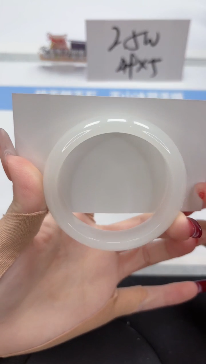 【闪购商品】石英质玉手镯未镶嵌A40-55