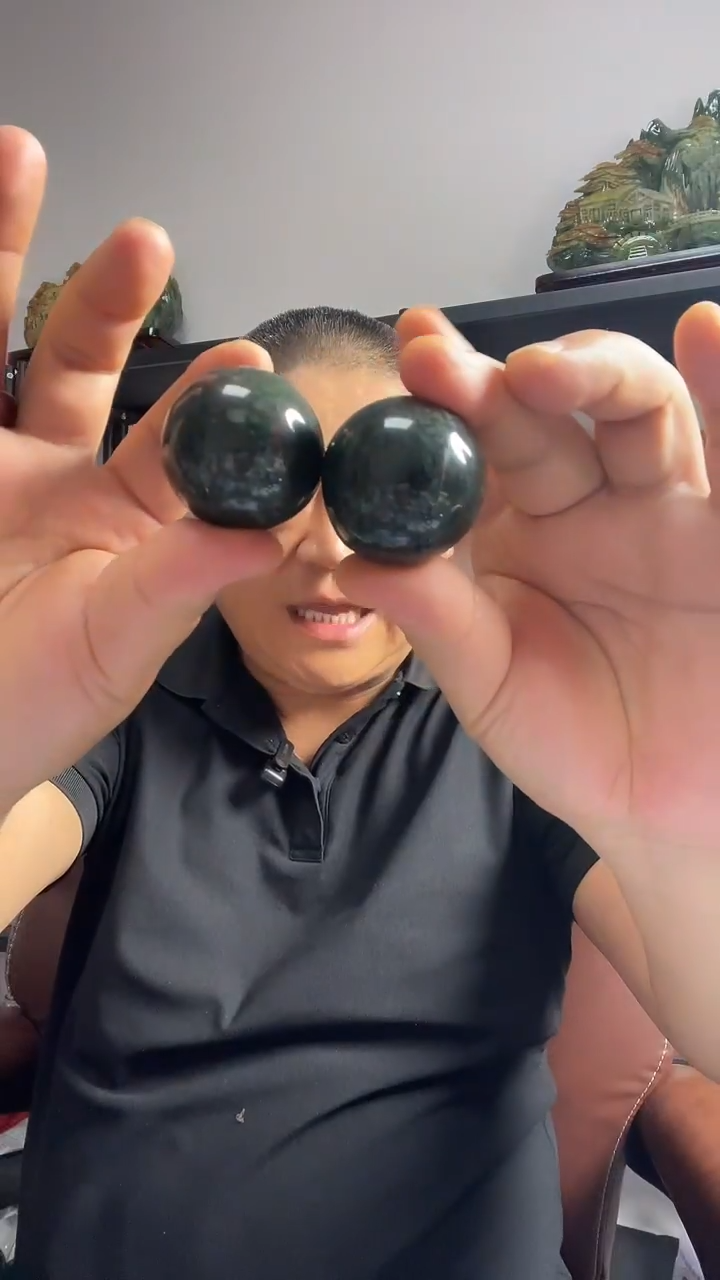 蛇纹石玉未镶嵌手球一对