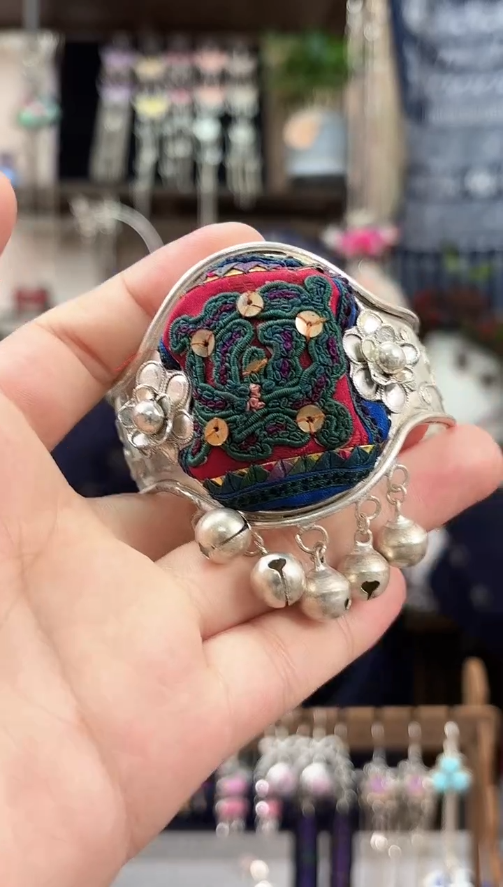 织绣民族风非遗老绣饰品476