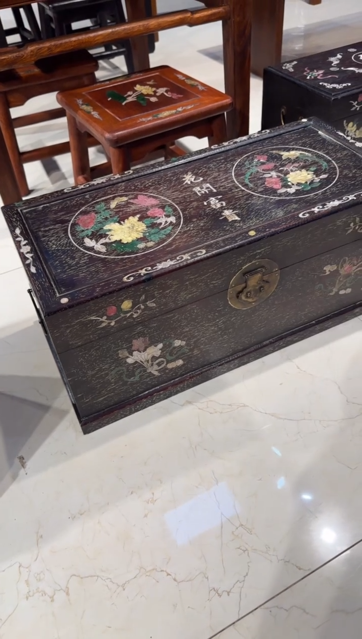 【闪购商品】木木艺60邵氏紫檀花开富贵底座翻盖箱800.8