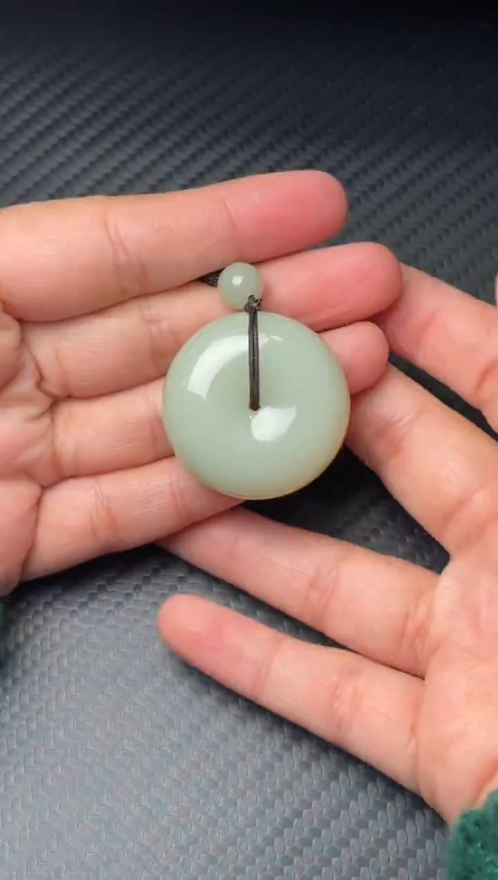吊坠(赠链)未镶嵌和田玉且末迪克兰微色差平安扣h