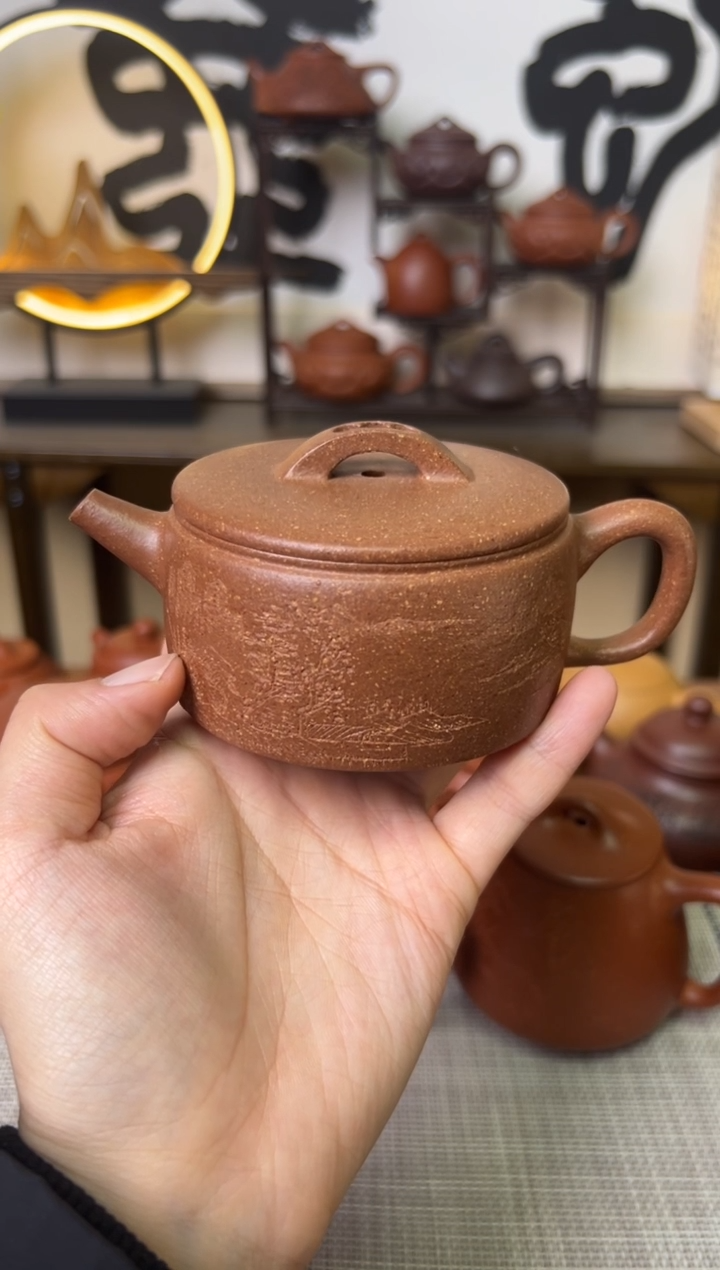 【闪购商品】段泥茶壶黄降坡一片瓦刻绘130CC-甘来兵