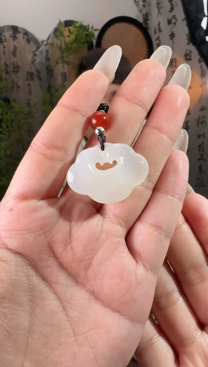 未镶嵌岫玉颈饰平安锁 