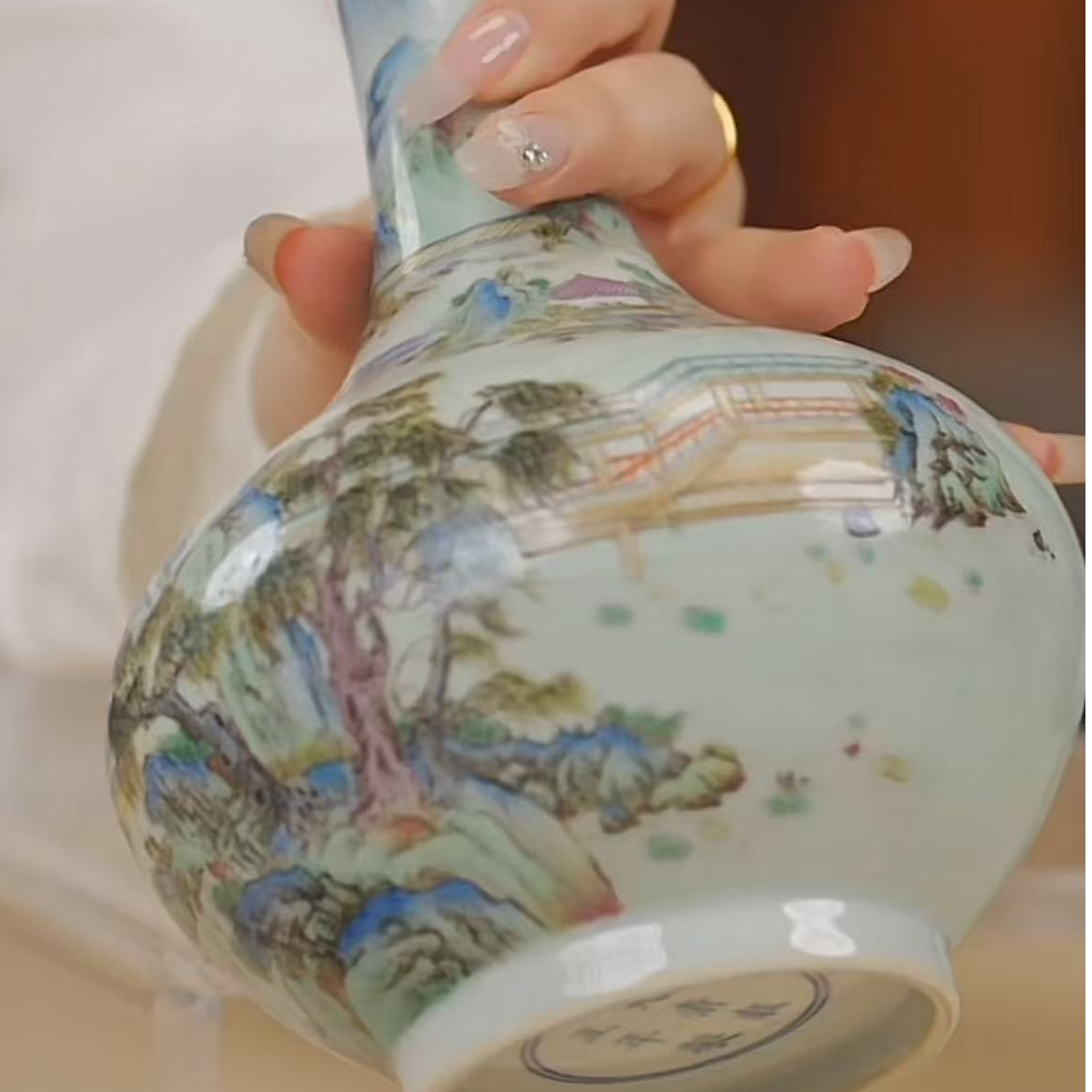 国呈拍卖古董瓷器