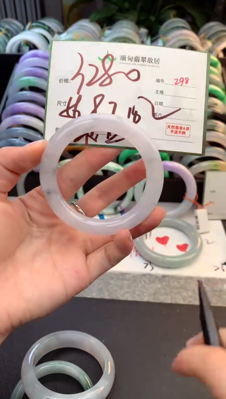 未镶嵌定制翡翠毛货需精细抛光+多人