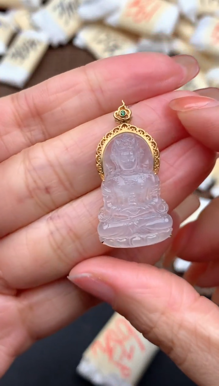 18K金镶嵌挂件翡翠度母