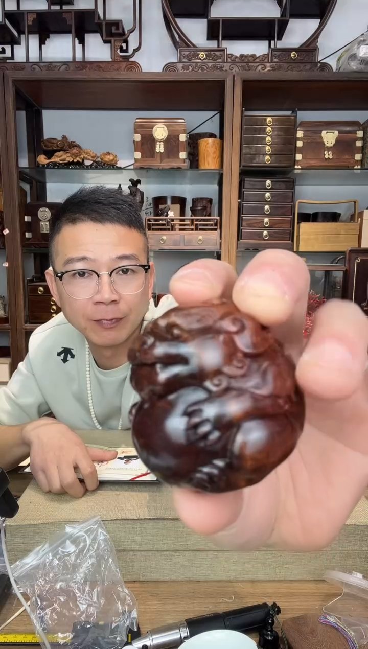 乌木类书架336海黄有求必应手把件61克