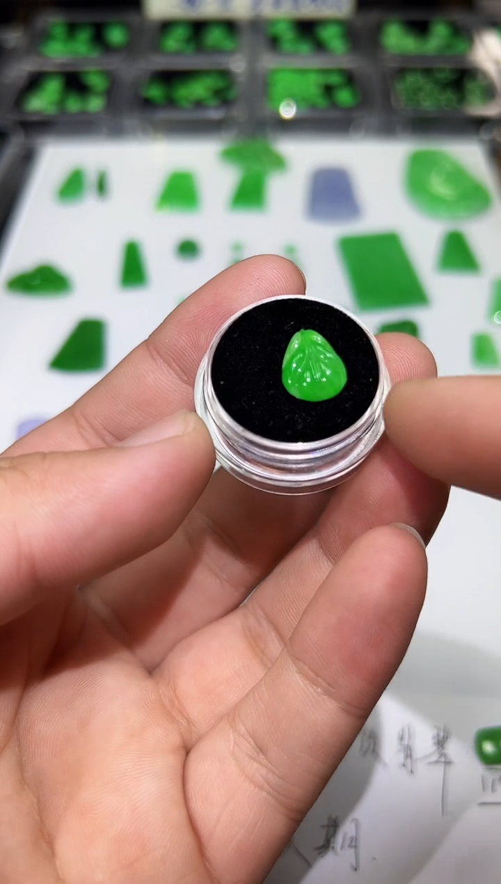 裸石翡翠天然缅甸A货翡翠一件