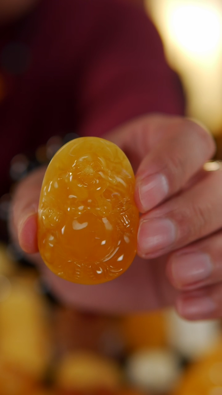 【闪购商品】蜜蜡裸石未镶嵌焦皮笑佛牌子18.6