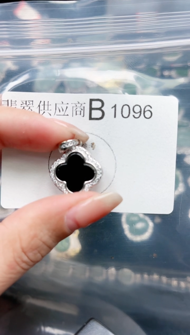 【闪购商品】翡翠颈饰未镶嵌1096赠皮绳