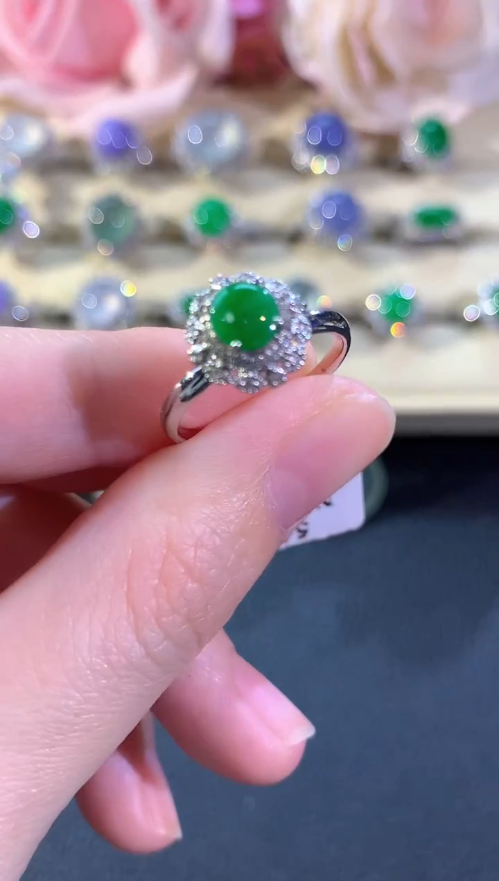 18K金镶嵌戒指翡翠冬日珠宝Q7