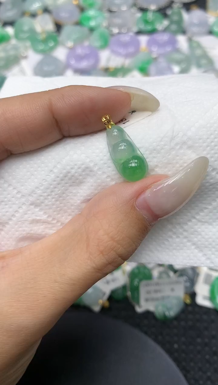 颈饰18K金镶嵌翡翠11111111111