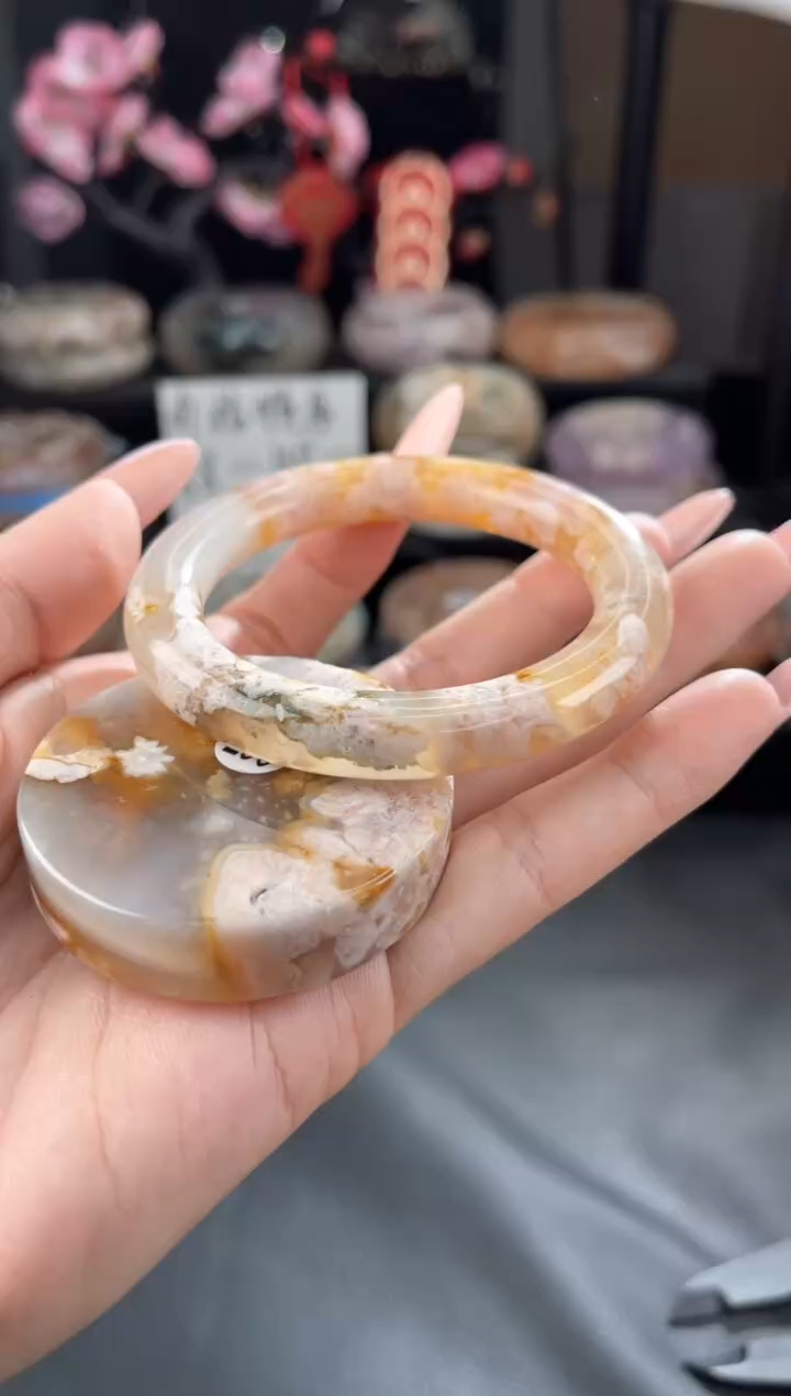 【闪购商品】石英质玉手镯未镶嵌53