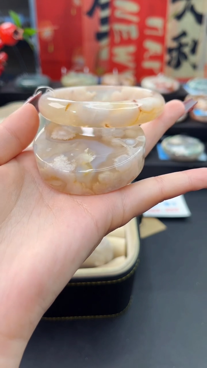 【闪购商品】石英质玉手镯未镶嵌赠送镯心（56圈口）