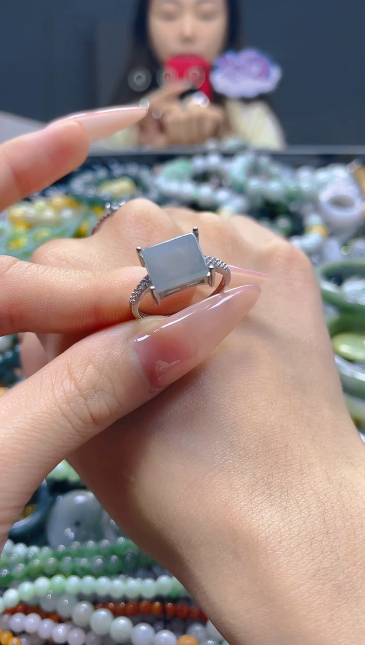 颈饰未镶嵌翡翠/U/翡翠A货，一件也是批发价