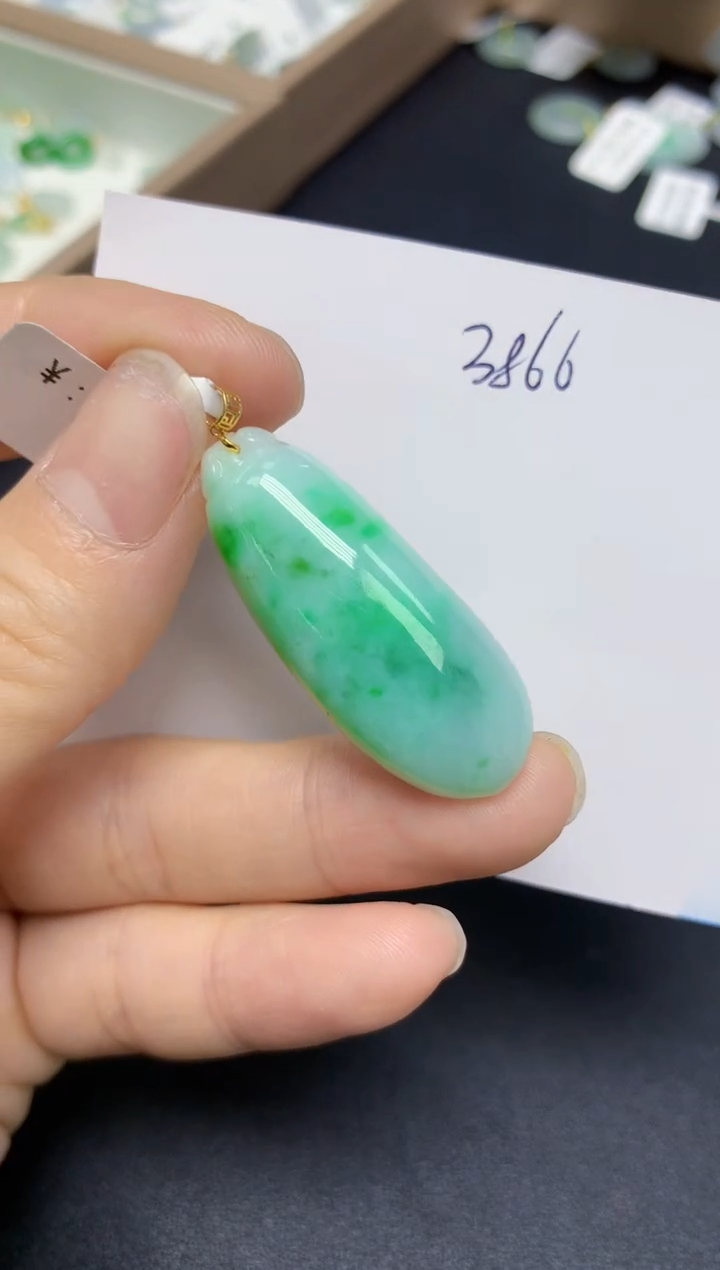 【闪购商品】翡翠挂件18K金镶嵌天然翡翠A货