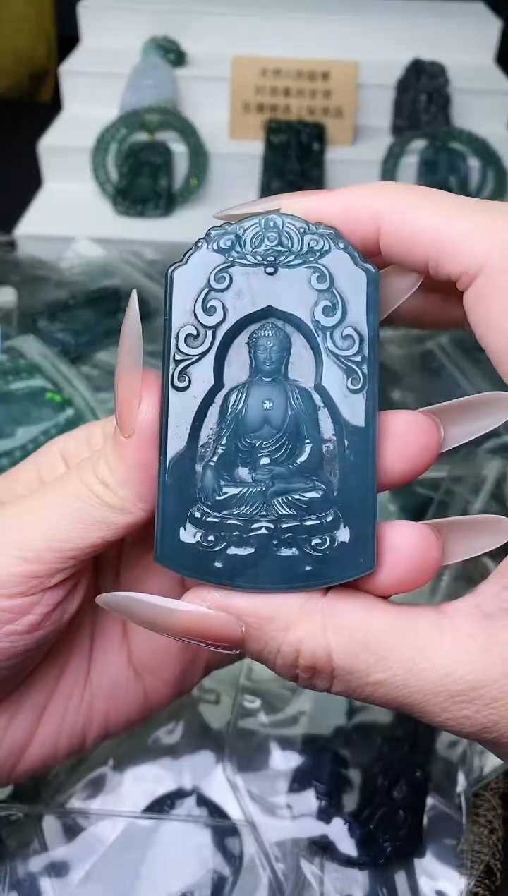 颈饰未镶嵌翡翠 