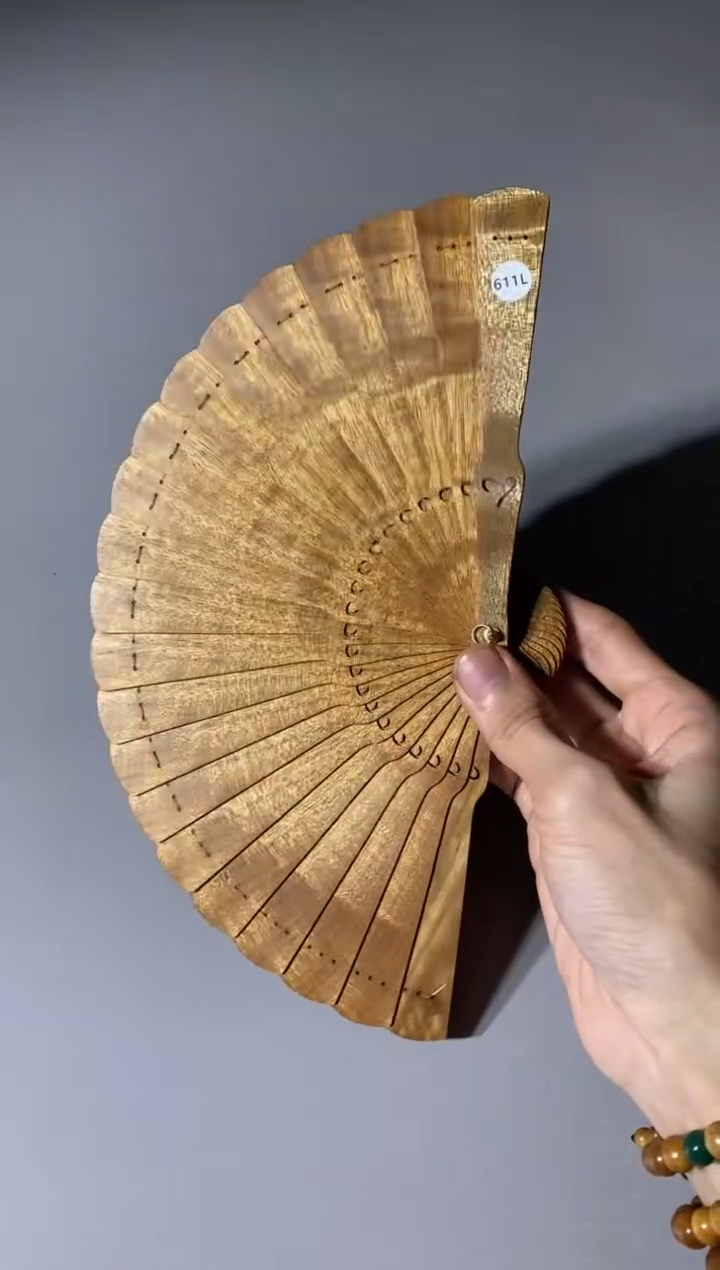 【闪购商品】金丝楠木雕611号15cm金丝楠木小叶桢楠扇子