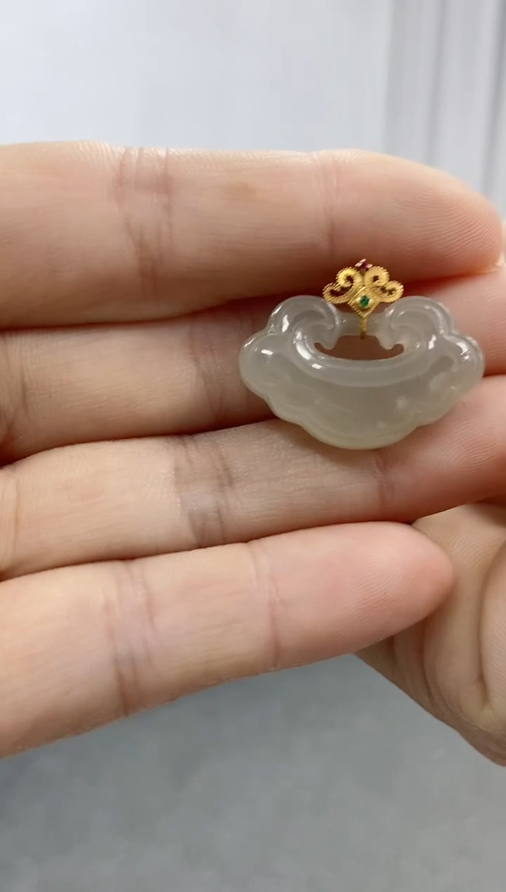 颈饰18K金镶嵌和田玉天然和田玉（多样性发货）