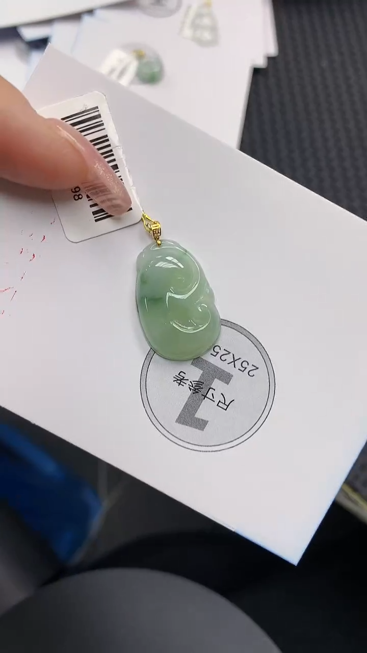 颈饰18K金镶嵌翡翠a货百元以下同包裹多件发出的只收取一单运费