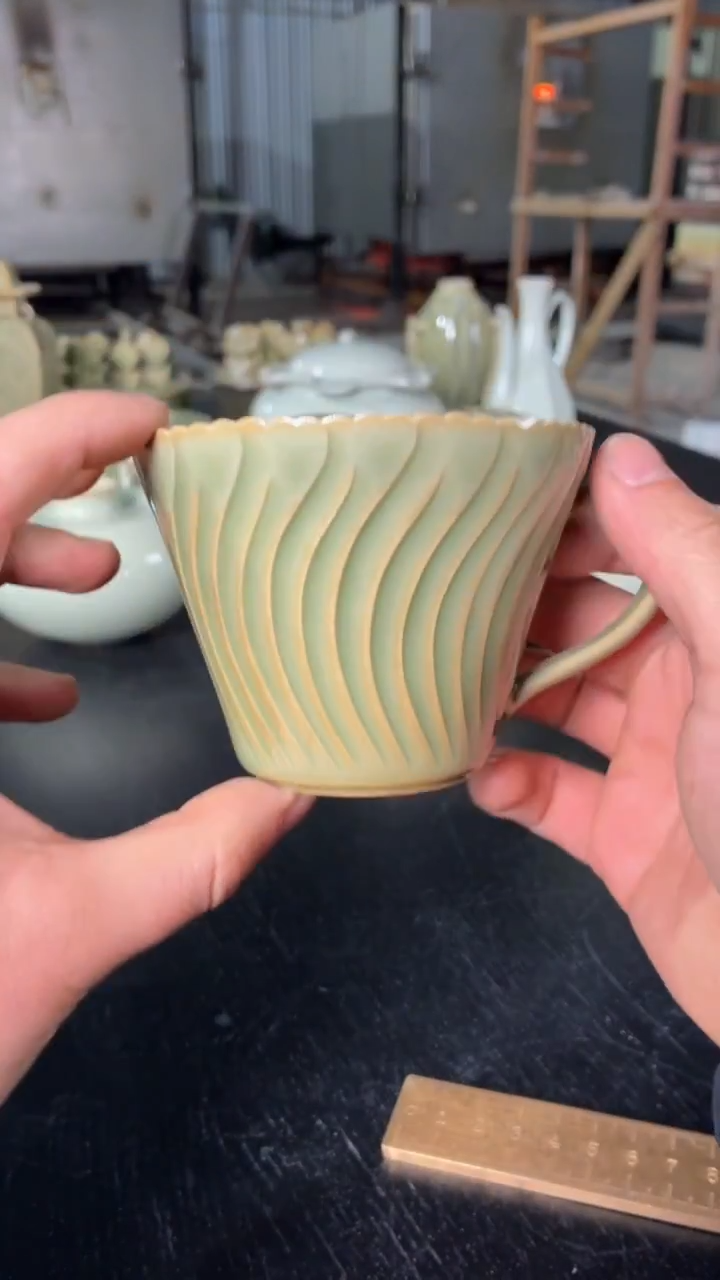 耀州窑仰山菊斑咖啡杯大瑕