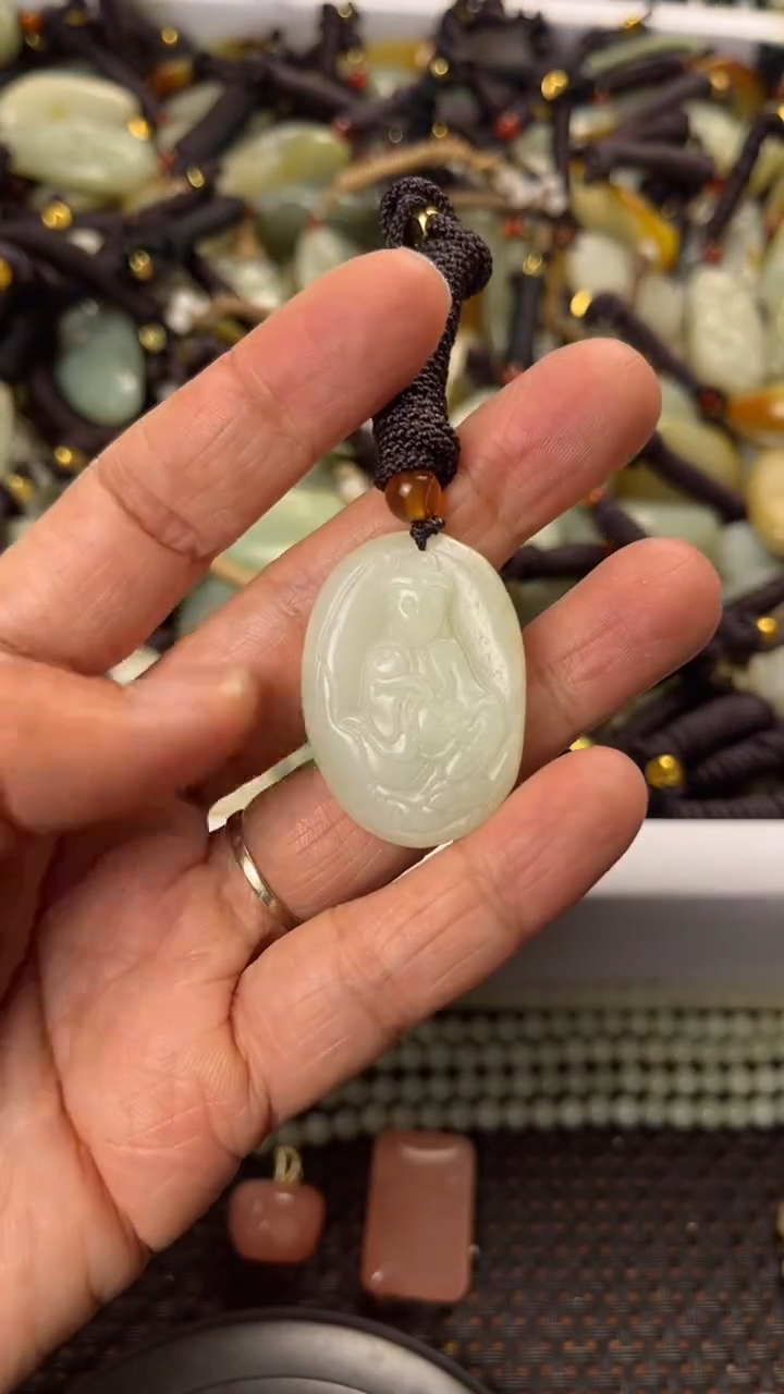 【闪购商品】和田玉颈饰未镶嵌多样性发货没有证书拍一发一有瑕