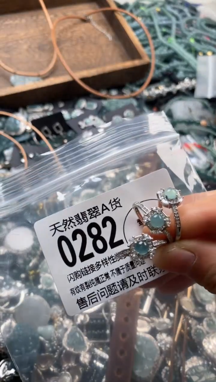 翡翠未镶嵌颈饰多样性发其一0282