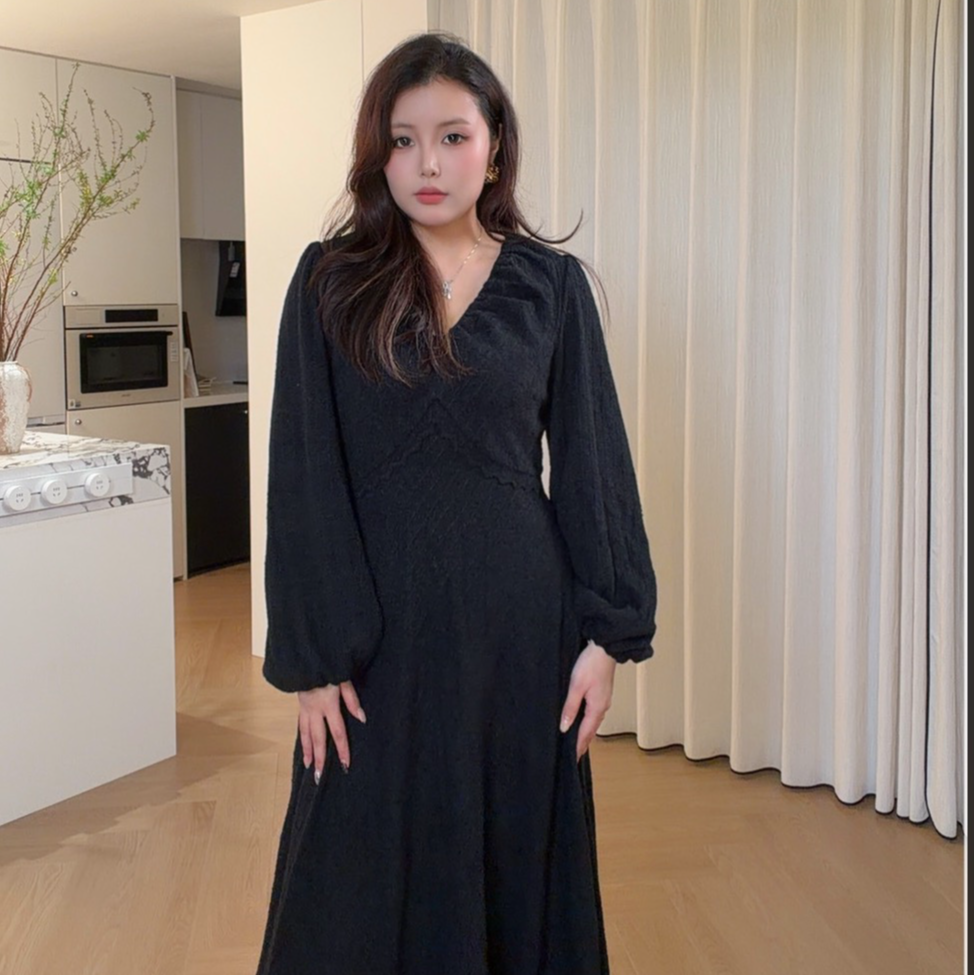 星云里微胖服饰｜威廉古堡｜微胖轻奢法式浪漫加厚绒毛蕾丝连衣裙