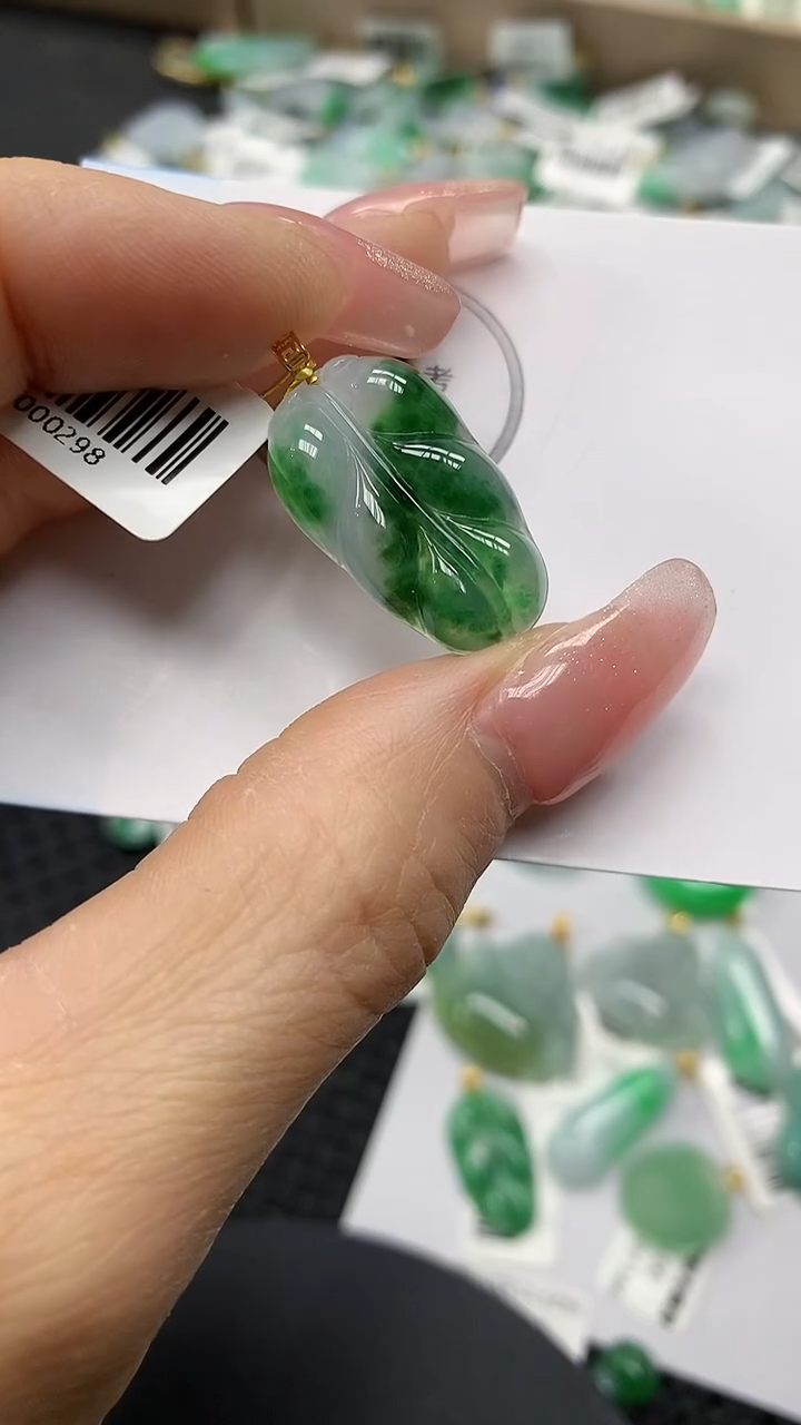 颈饰18K金镶嵌翡翠11111111111