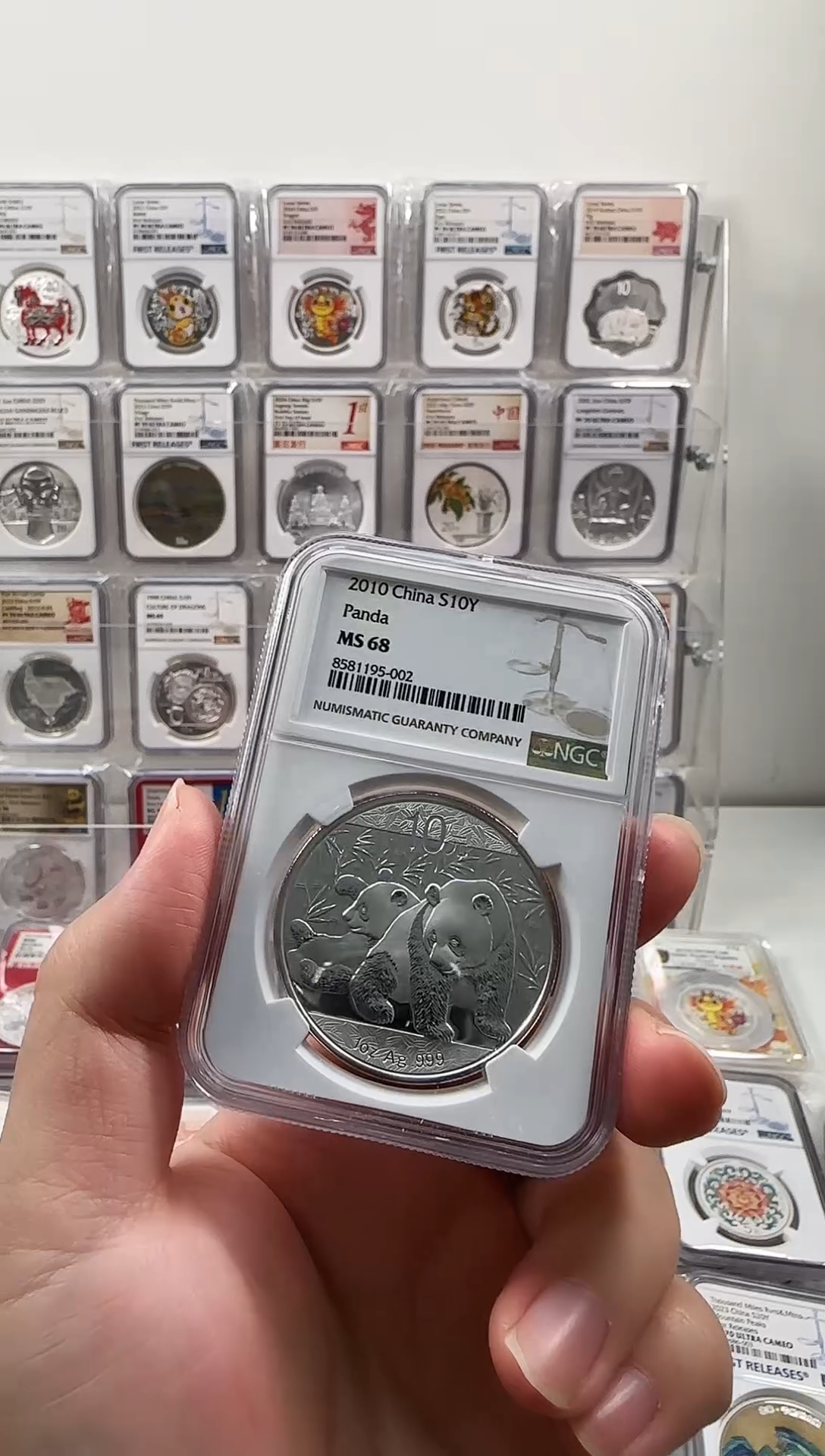 纯银s****n23年熊猫银币NGC68分红内